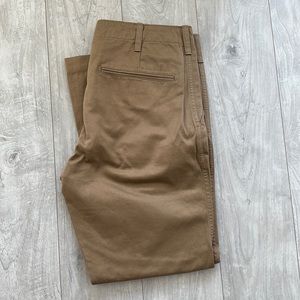 Uniqlo relaxed fit chino pants. Khaki. 31x26.